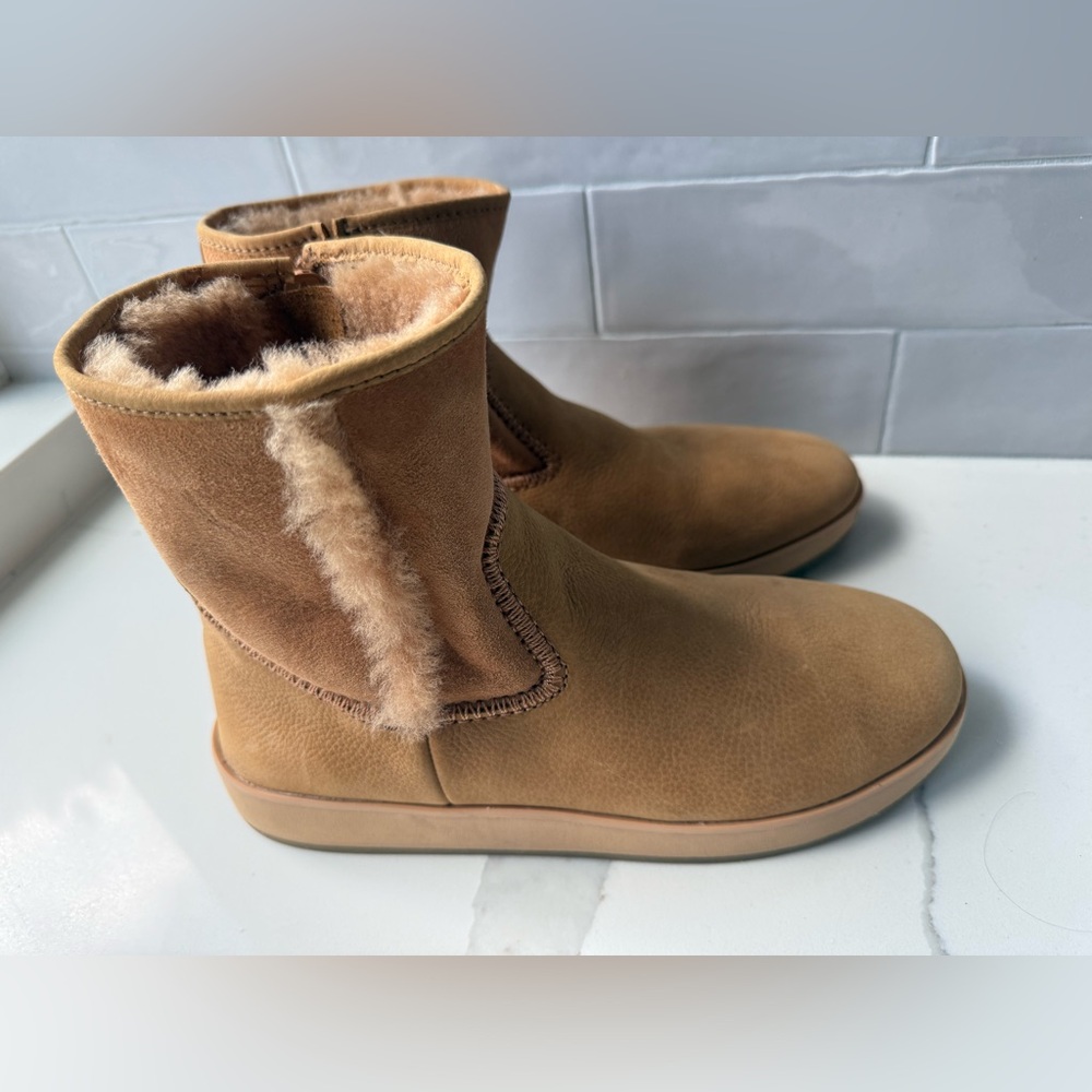 OluKai | Pa'ina Hulu Waterproof Genuine Shearling Lined Boot in
Tan NEW Size 8